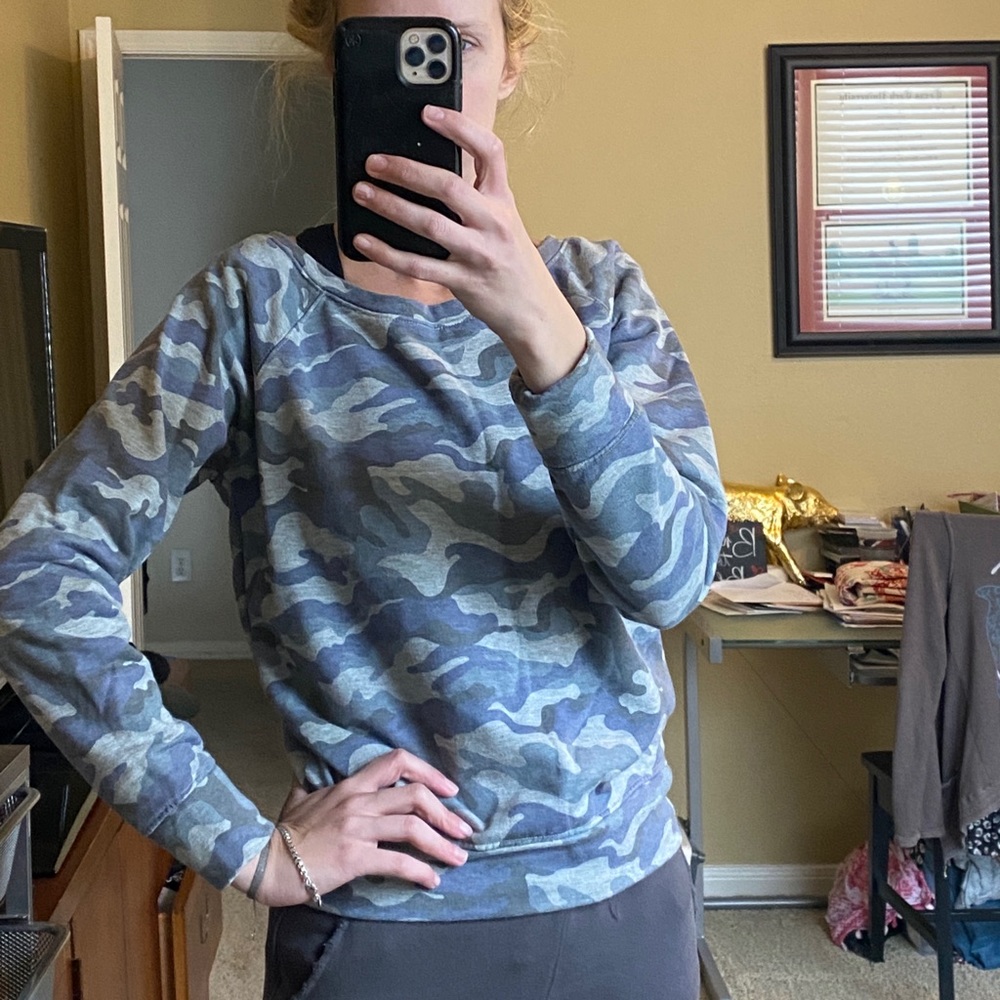 Bobbi NWT Camo Raglan Sleeve Sweatshirt